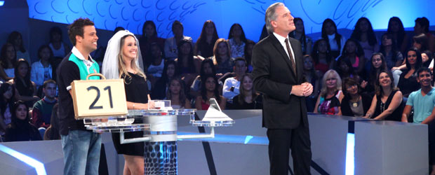 Casal leva apenas R$ 25 do programa; assista na �ntegra